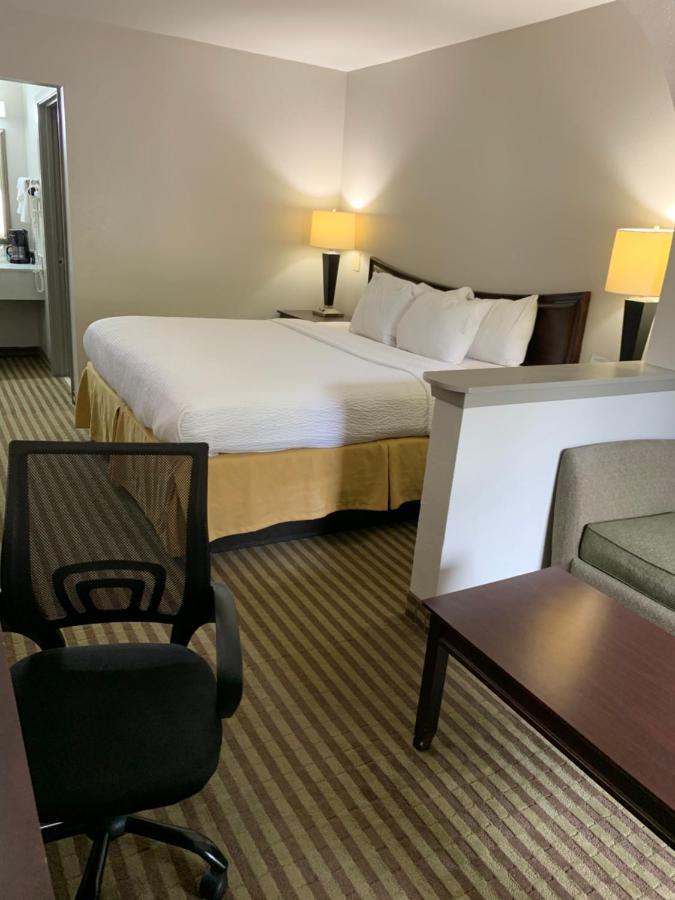 Days Inn By Wyndham Ocean Springs Bagian luar foto
